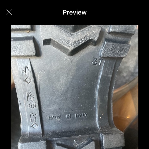 Burberry rain boots they are a size 37 Euro - Picture 6 of 6